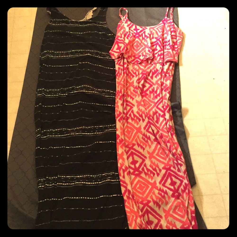 Two med long sun dresses lightly and a necklace